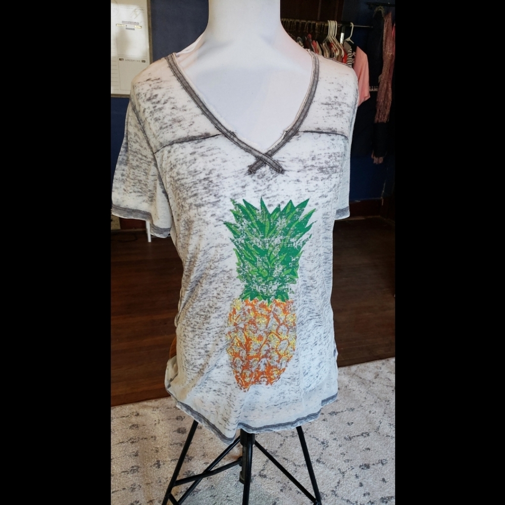 Hard Candy gray Pineapple Tee shirt size medium